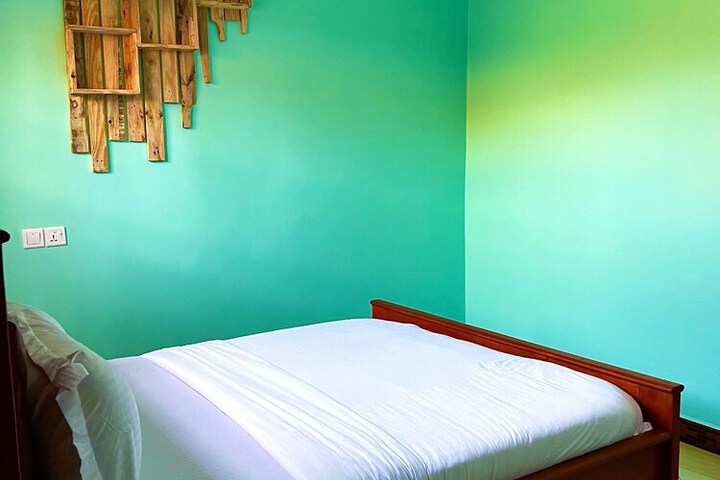 Room 3 of 20