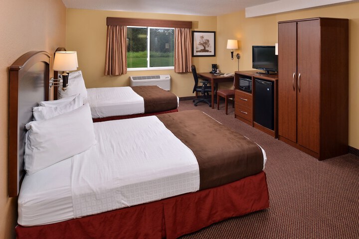 2 Queen Beds Mobility Accessible Deluxe Room Roll in Shower (2 of 11)