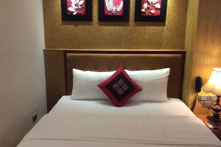 Room 5 of 13