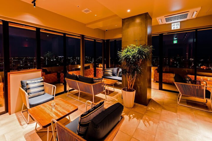 Lounge 103 of 113
