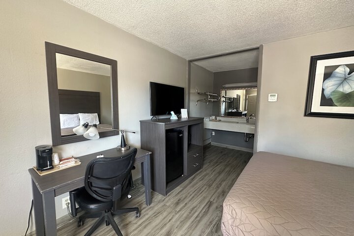 Room 9 of 19