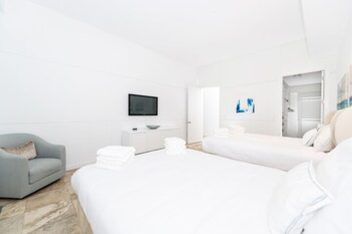 Room 150 of 153