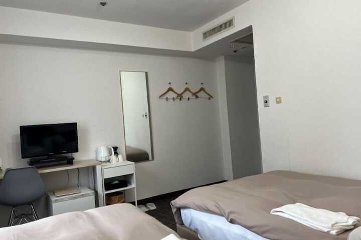 Room 21 of 33