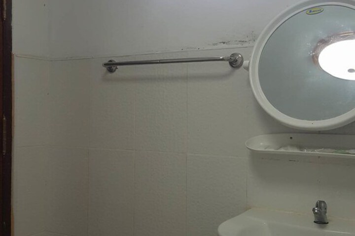Room 7 of 11
