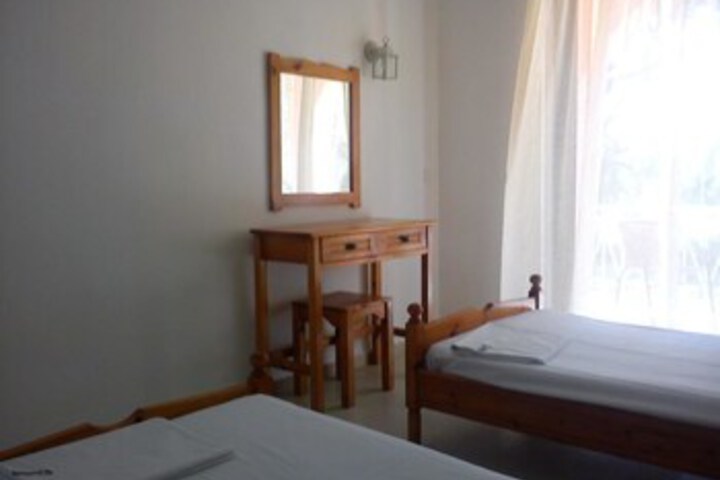 Room 10 of 14