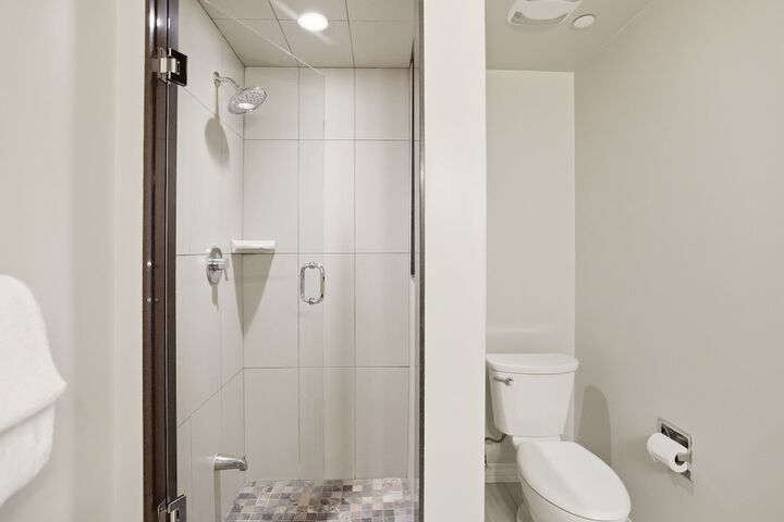 Room 410 of 457