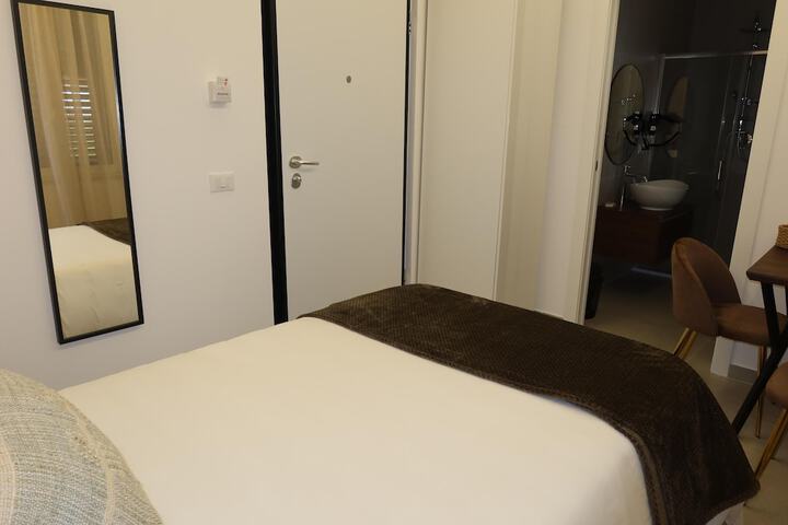 Room 21 of 90