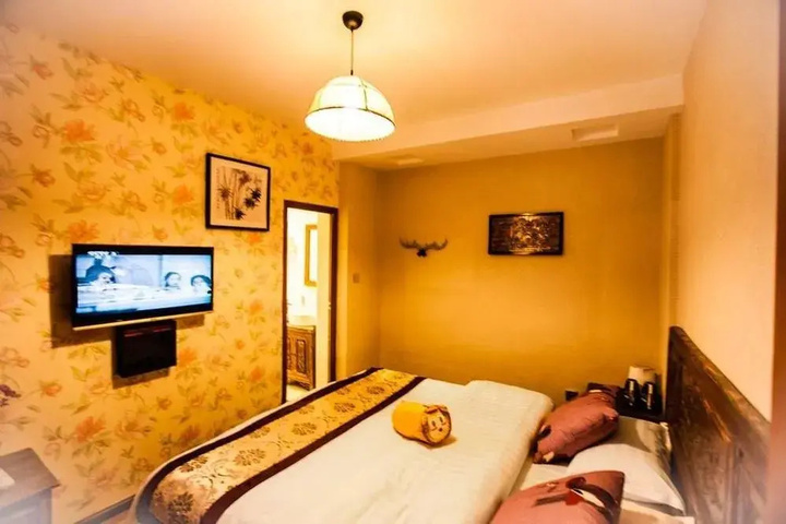 Room 6 of 13