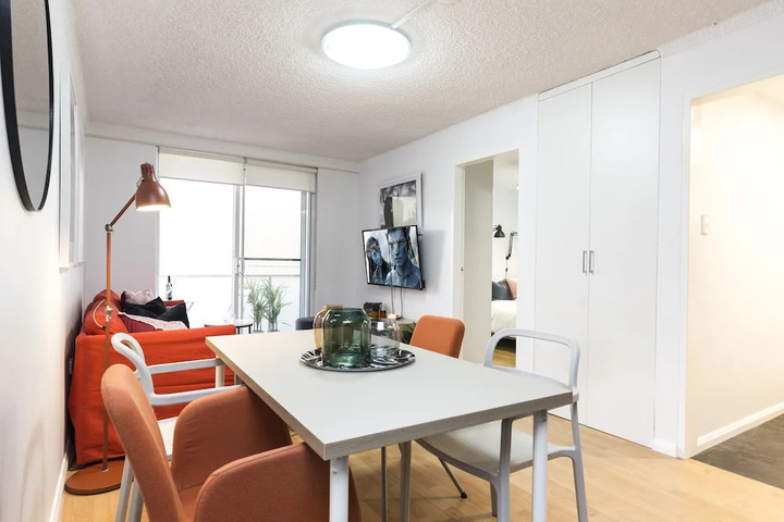 Room 4 of 12