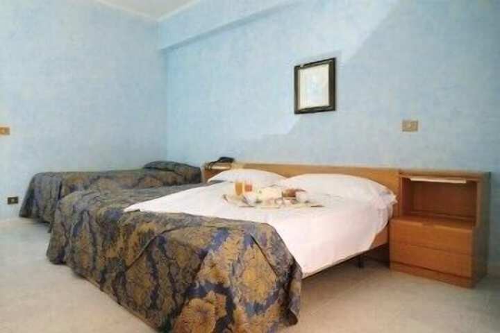 Room 8 of 21