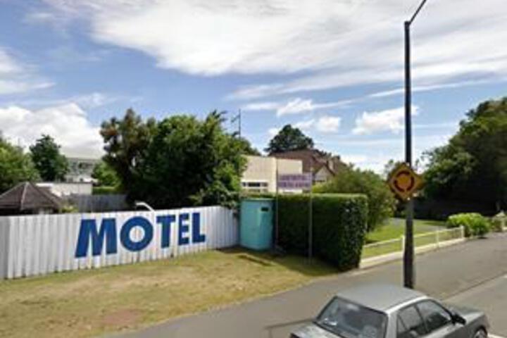 Hotel 7 of 12
