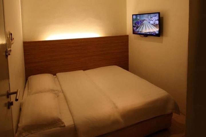 Room 10 of 27