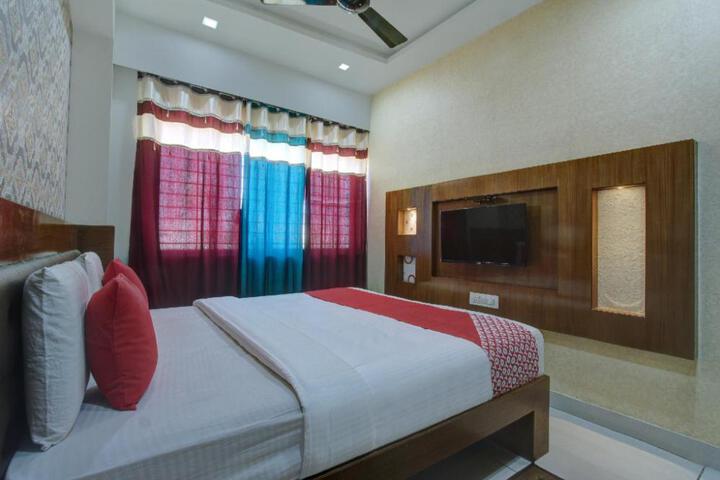 OYO Sharan Residency
