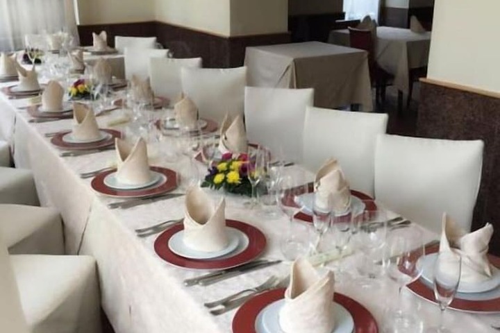 Dining 8 of 15