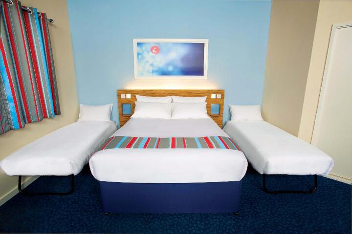 Room 7 of 8