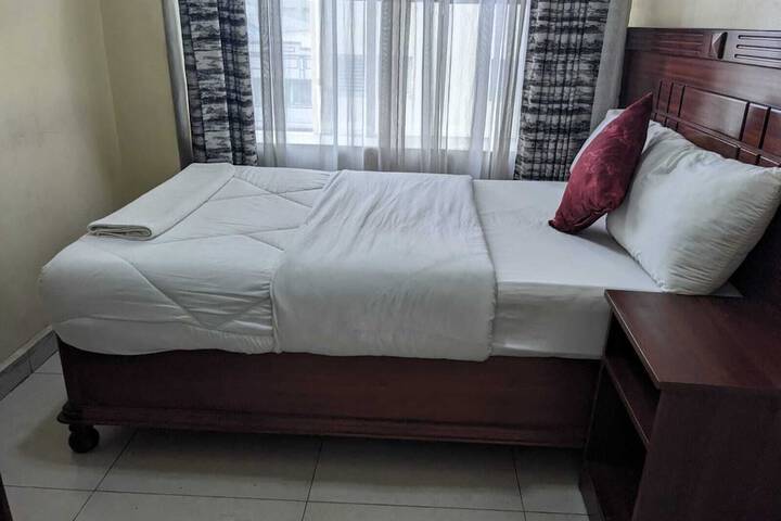 Room 7 of 16