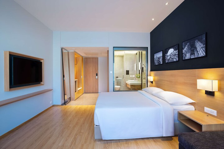 Room 6 of 24