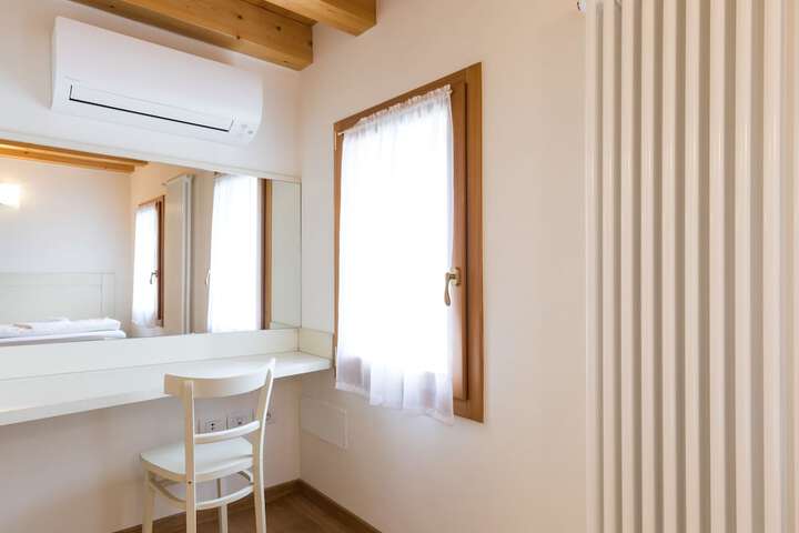 Room 3 of 52