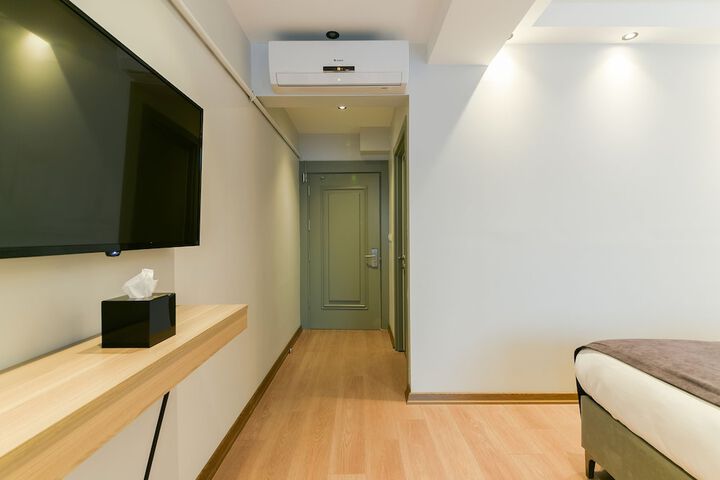 Room 18 of 34