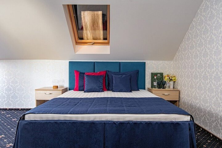Room 3 of 18