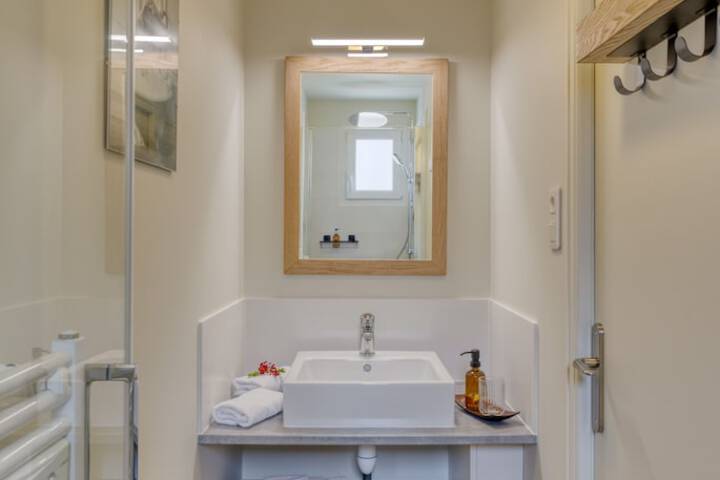 Room 12 of 27