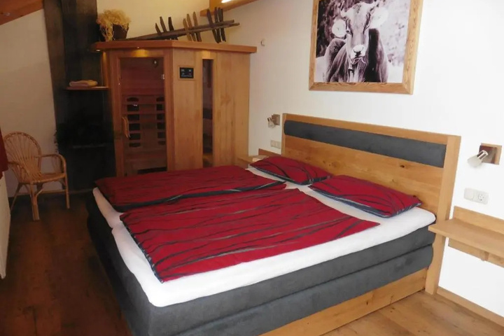 Room 5 of 12