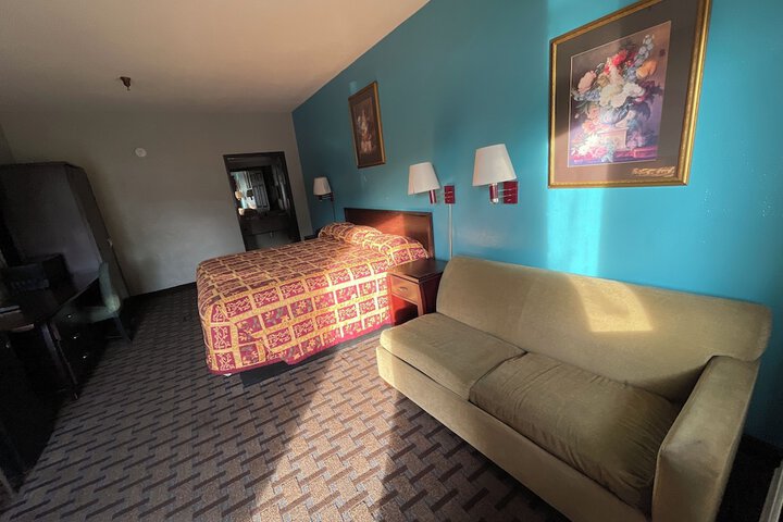 Room 2 of 28