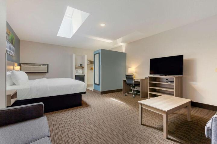 Superior King Bed (5 of 22)