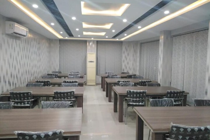 Lounge 9 of 26