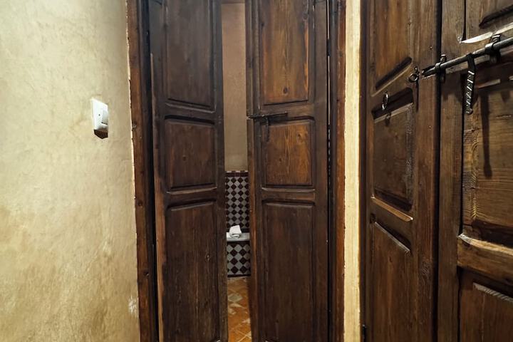 Room 90 of 98