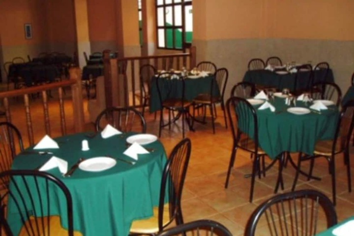 Dining 16 of 20