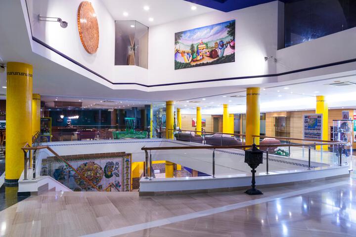 Guest Lobby