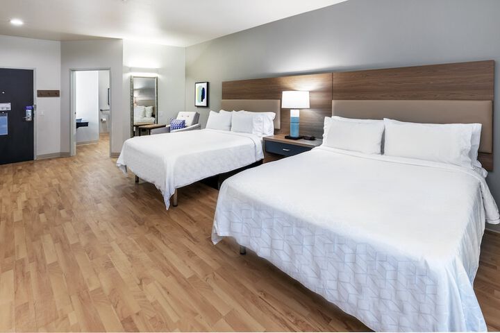 Studio Suite 2 Queen Beds (2 of 15)