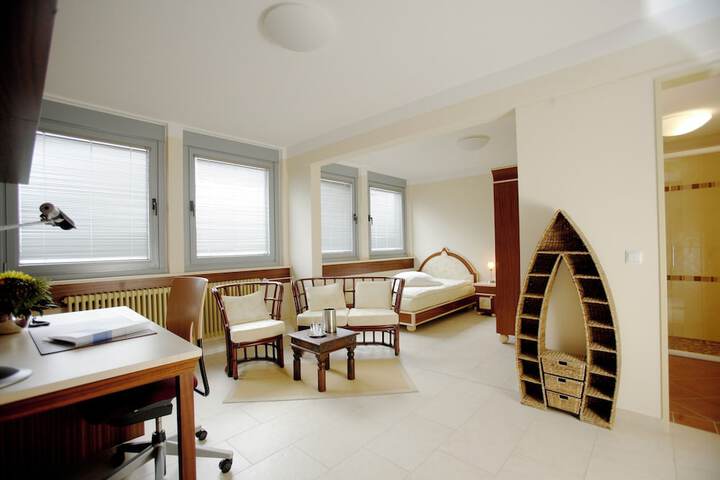 Room 5 of 15