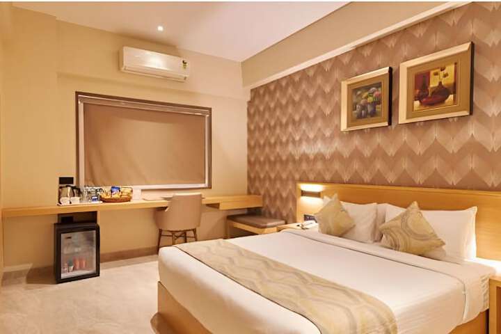 Room 5 of 16