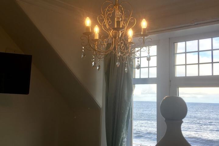 Room 4 of 13