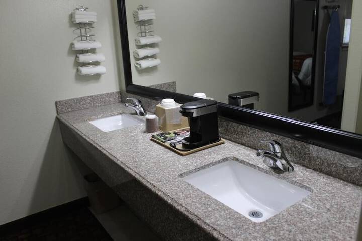 Room 33 of 46