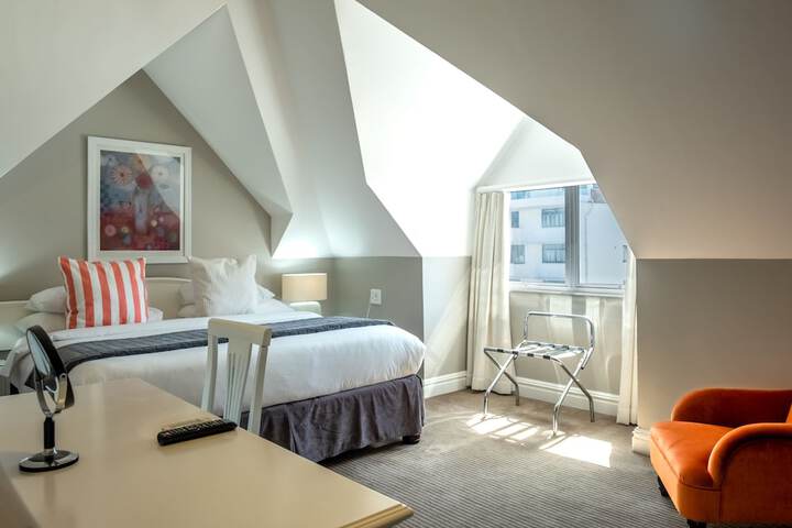 Room 20 of 168