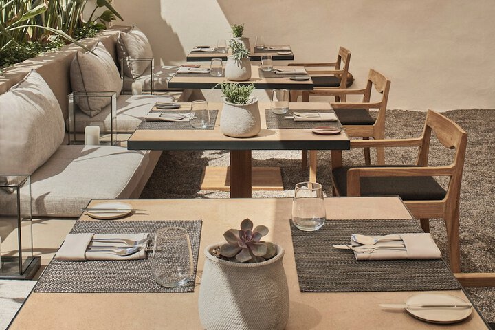 Dining 140 of 163