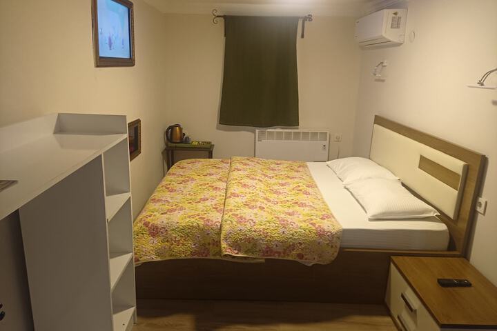 Room 12 of 125