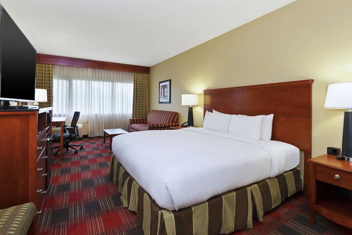 1 King Bed (8 of 26)