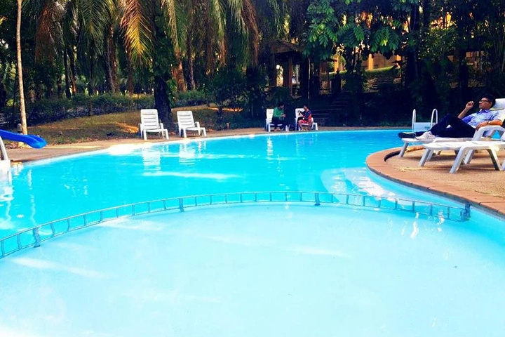 Pool 10 of 17