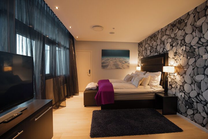 Room 3 of 80