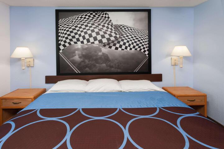 1 King Bed (6 of 10)
