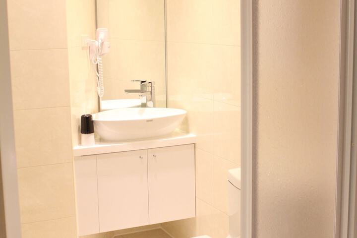 Room 25 of 29