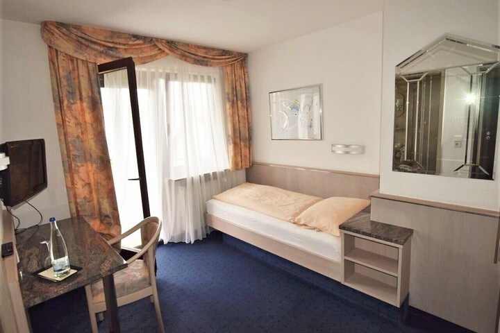 Room 14 of 34