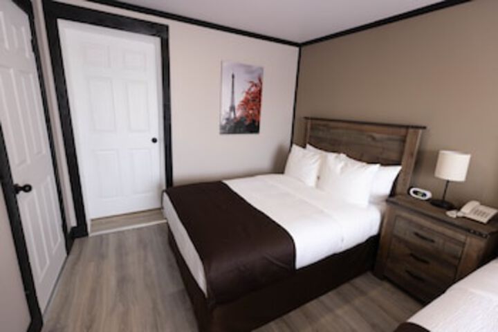 Room 7 of 165