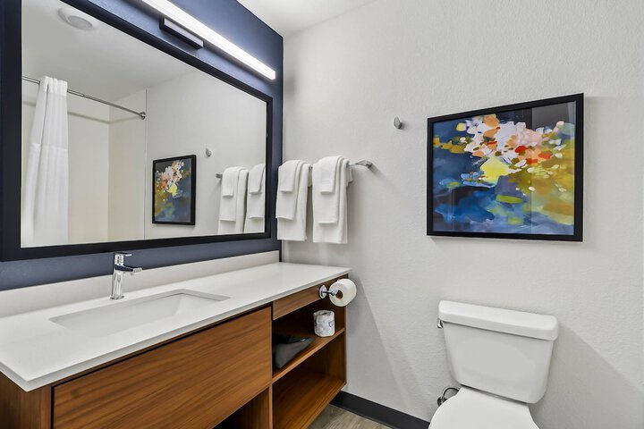 Room 7 of 33