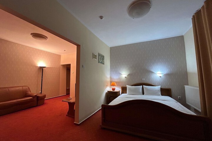 Room 15 of 151