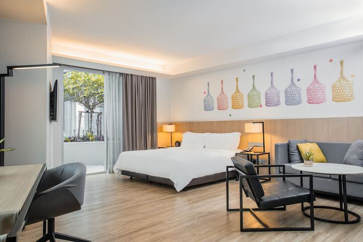 Room 13 of 65